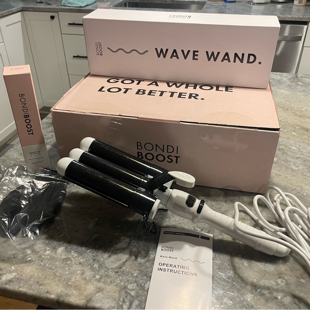 Bondi Boost Wave Wand with styling gel.